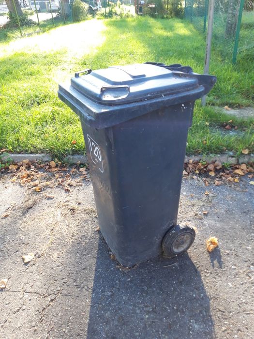 Kosz na odpady 120l plastikowy z kółkami