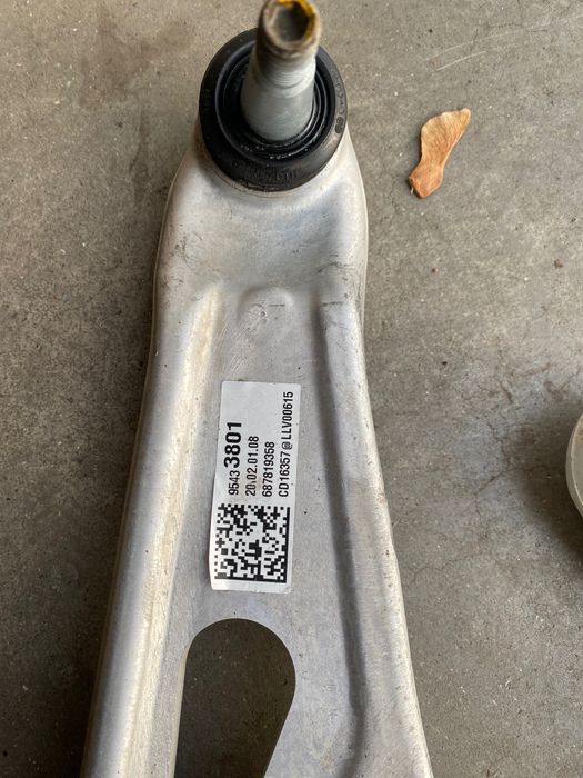 Продам рычаги передние 	Chevrolet Bolt EV