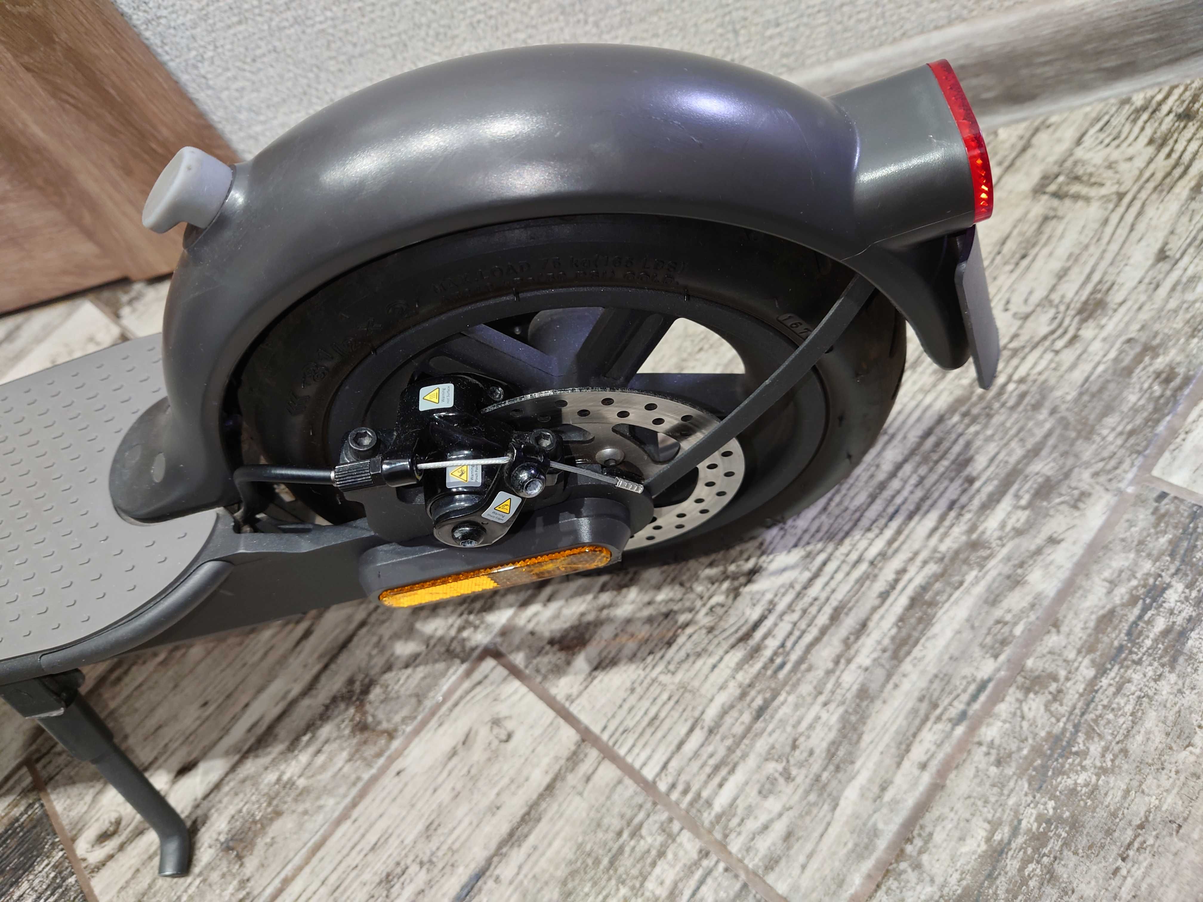 Продам Xiaomi Mi Electric Scooter 1S Black