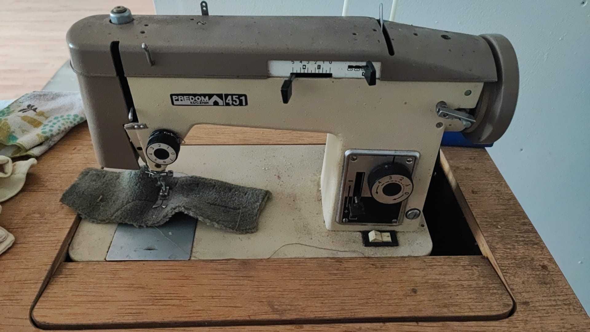 Maszyna do szycia Łucznik Predom 451 - maszyna z mechanizmem i stołem