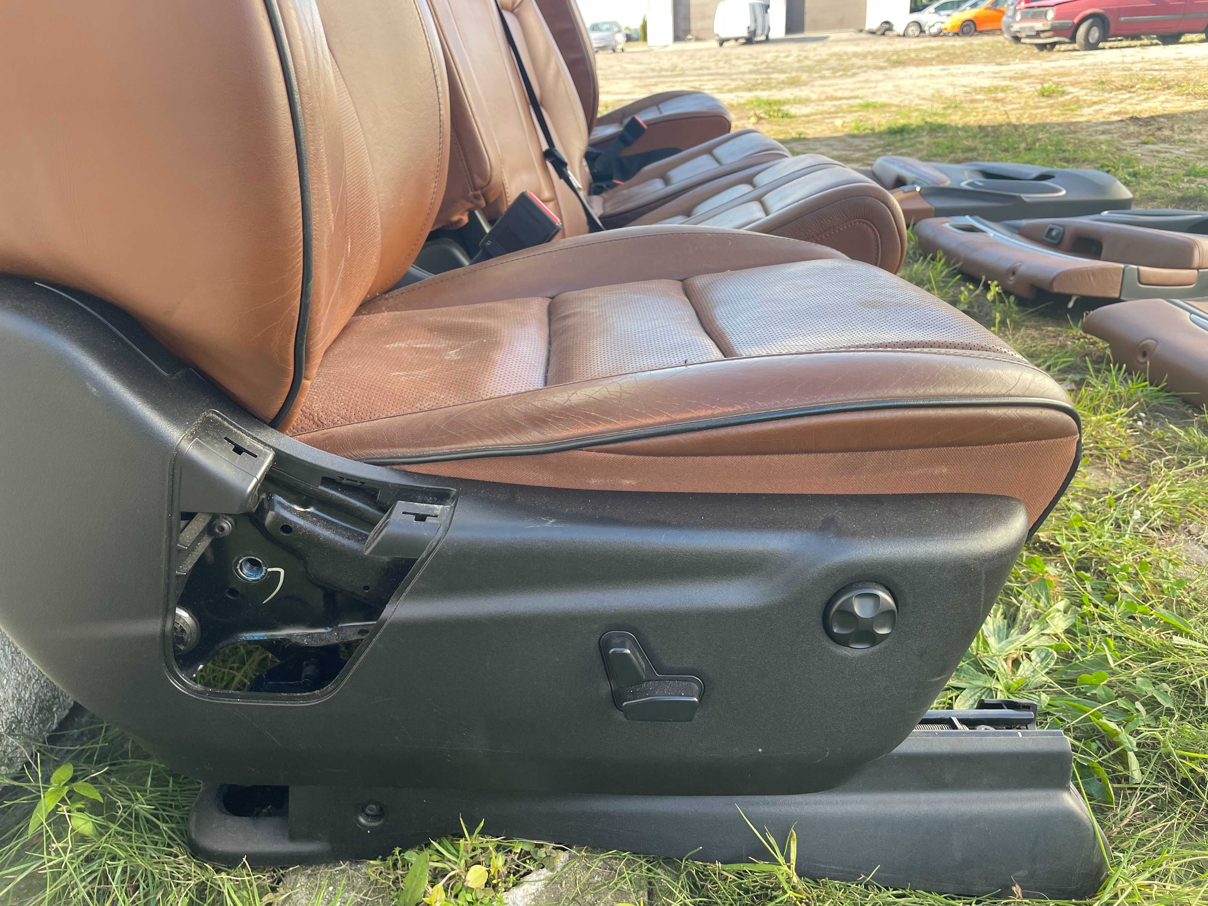 Komplet Foteli / Fotele, boczki  brązowa skóra Jeep Grand Cherokee WK2
