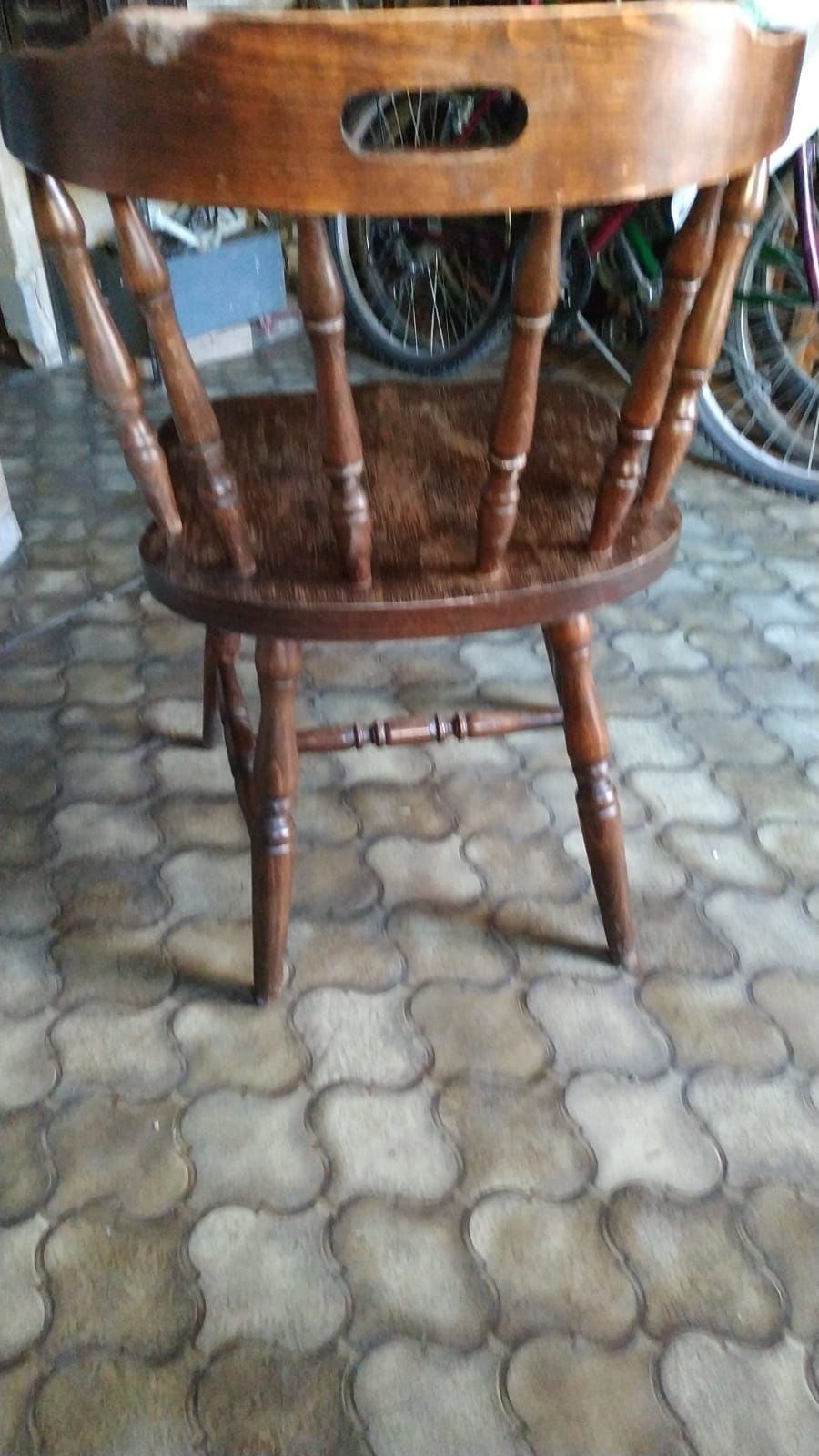 Sprzedam drewniane krzesła plus stół Bonanza