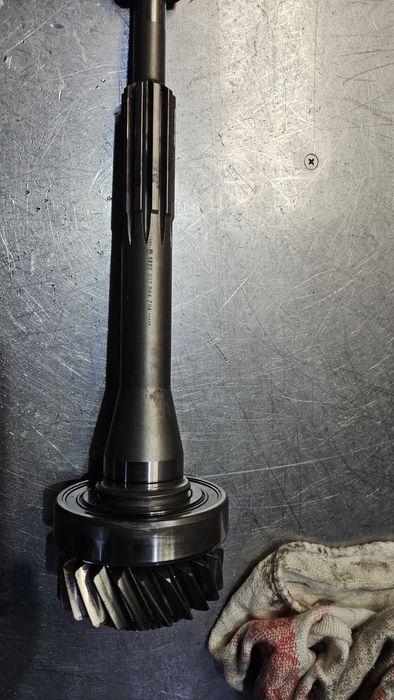 Wałek sprzęgłowy skrzyni skrzynia biegów master tył napęd 6s420