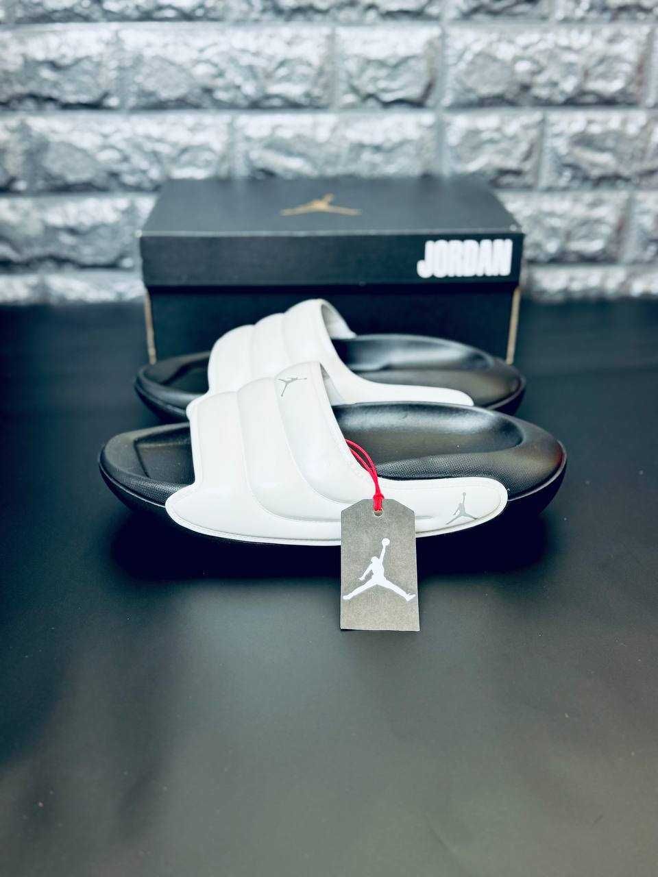 Тапочки Jordan мужские white\black. Стильная новинка! Джордан Топ!