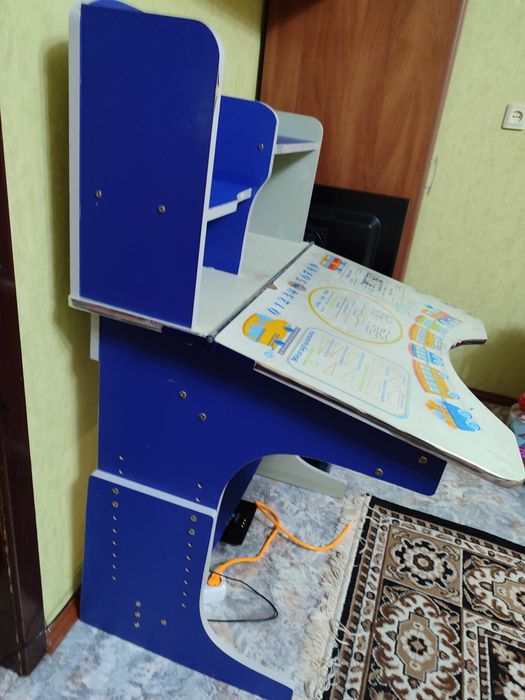 Продам стол письменный