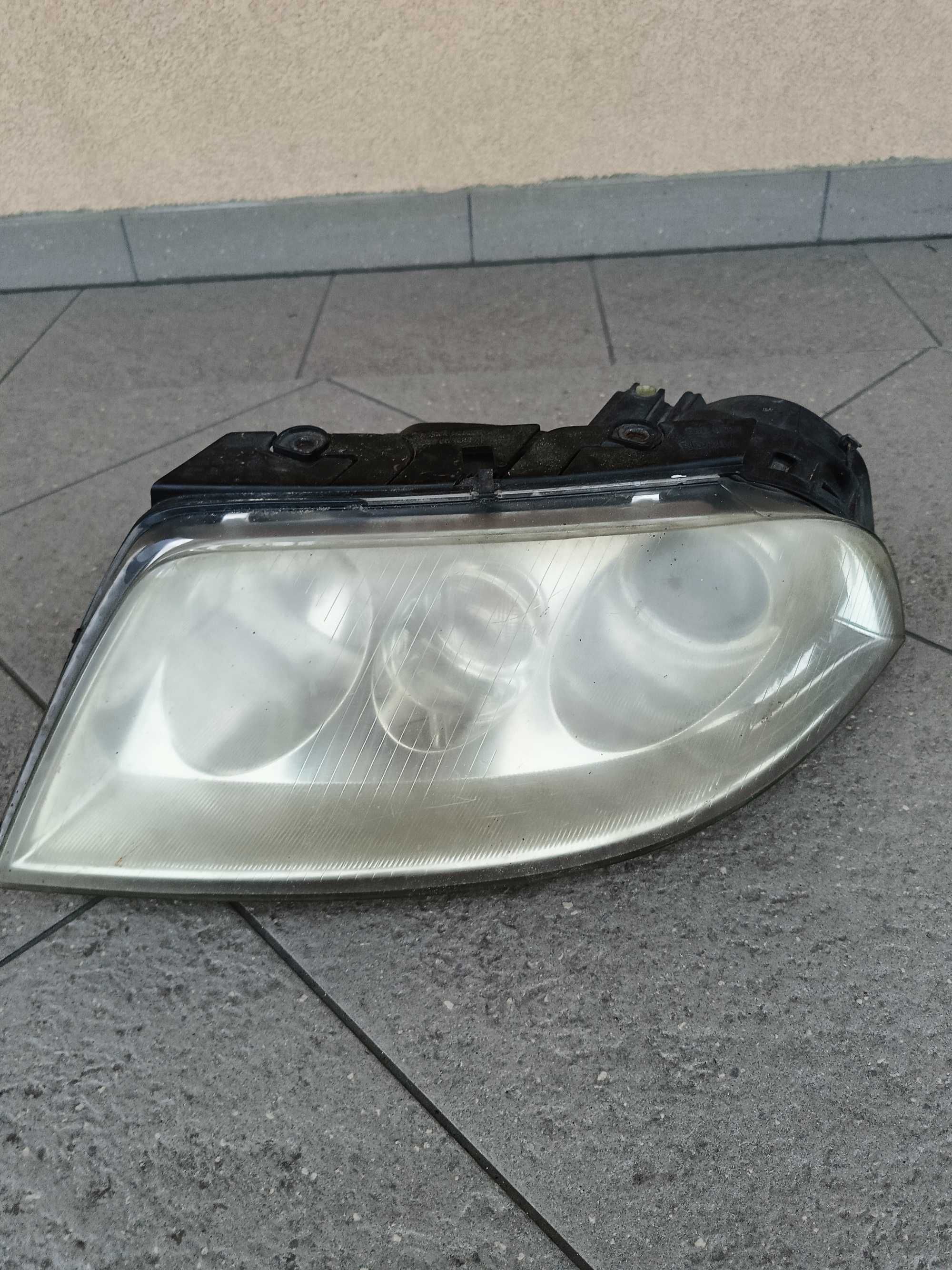 Lewa przednia lampa XENON VW PASSAT B5 FL