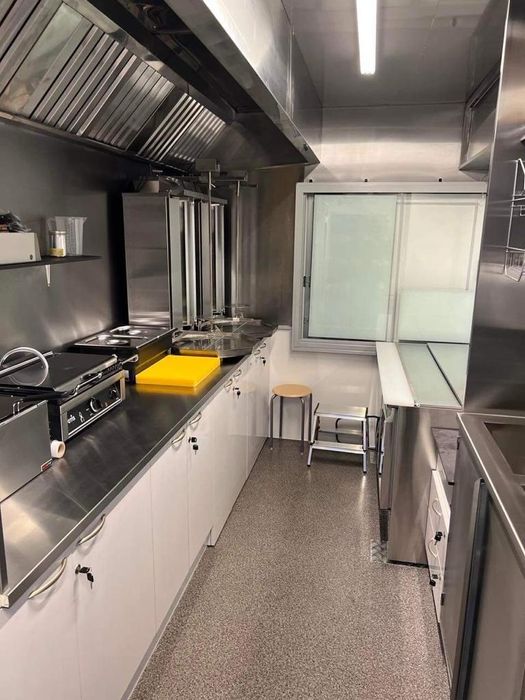 Przyczepa gastronomiczna z wyposażeniem pod Kebab CESJA Super Leasing