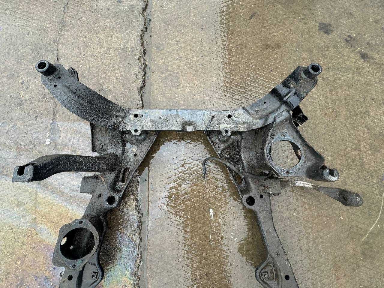 Передній Підрамник до BMW E60/E61 (4Х4)
