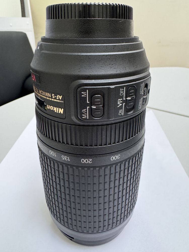 Об'єктив Nikon 70-300mm f/4.5-5.6G VR AF-S IF-ED Zoom-Nikkor