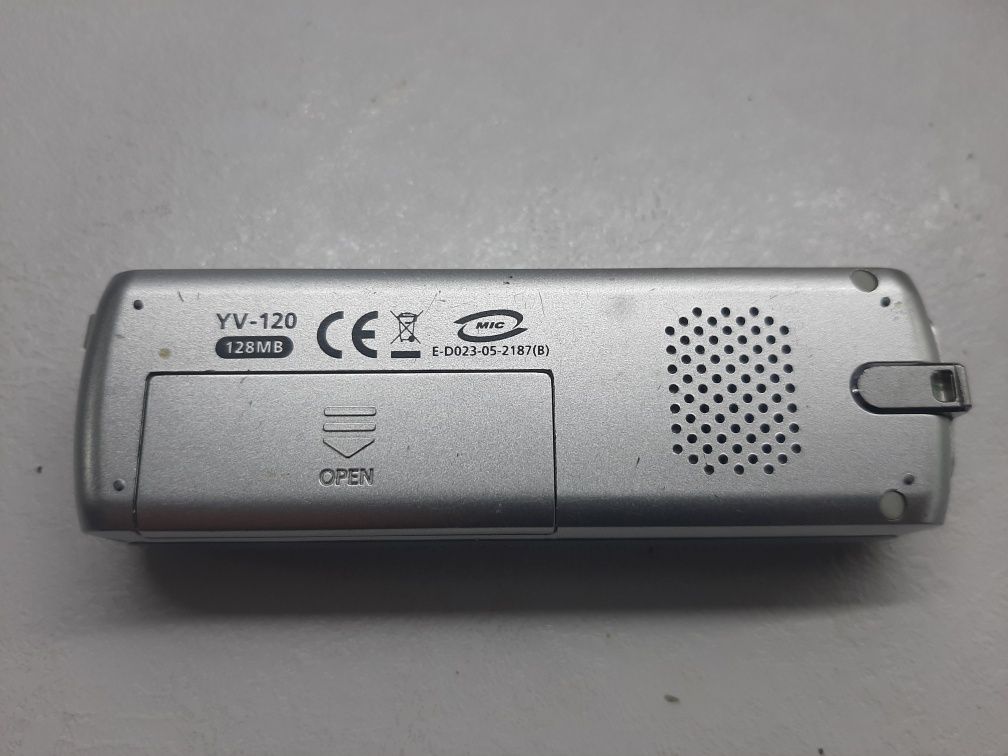 Цифровий диктофон Samsung YV-120