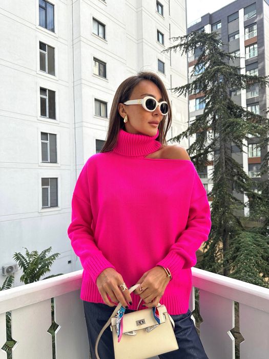 Светр яскраво-рожевий на одне плече