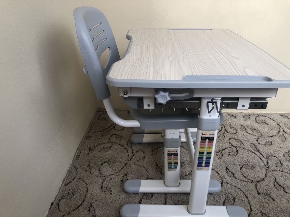 Парта зі стільцем трансформер