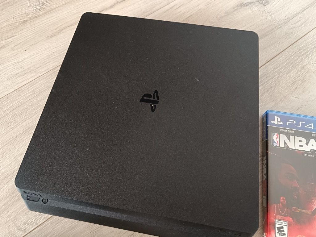 Konsola Ps4 Slim 500GB pad SONY bezprzewodowy  2 gry
