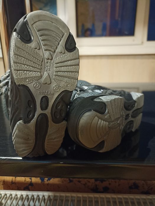 Чоботи. Черевики. Уги.