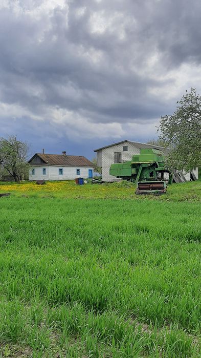 Будинок м.Корець. 74соти землі..