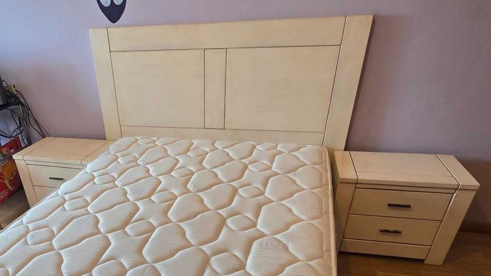 Mobilia de quarto em madeira