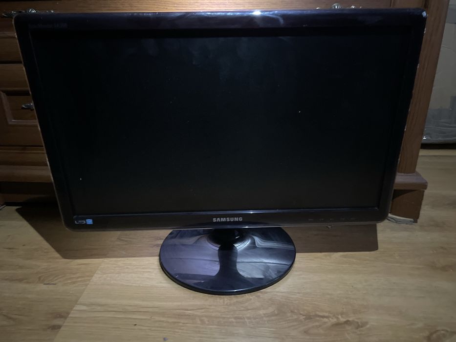 Monitor Samsung S23A350H w bardzo dobrym stanie