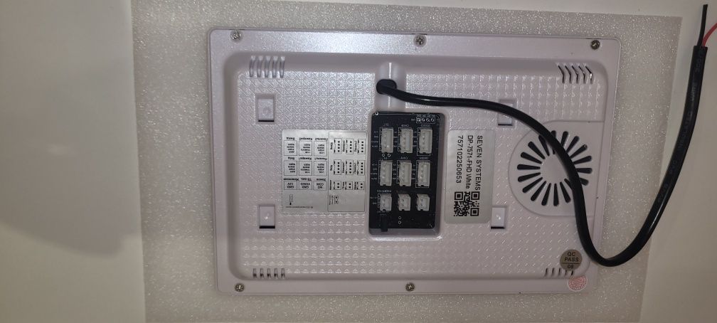 Видеодомофон Seven DP 7512