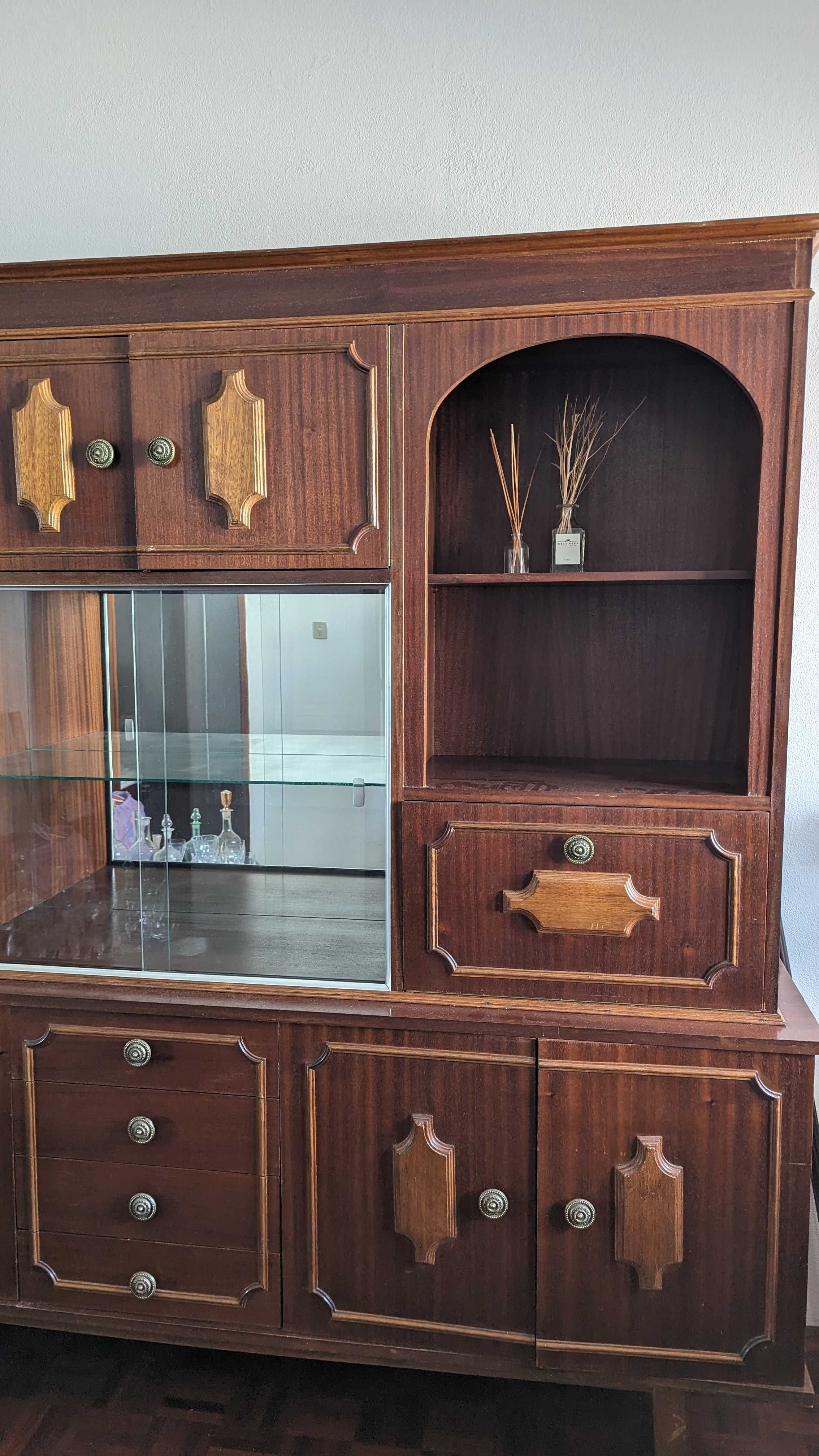 Armário com louceiro vintage