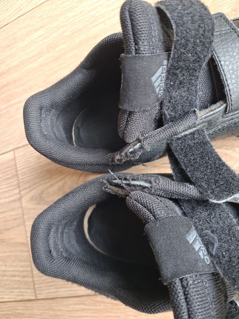 Buty sportowe firmy adidas rozm 34