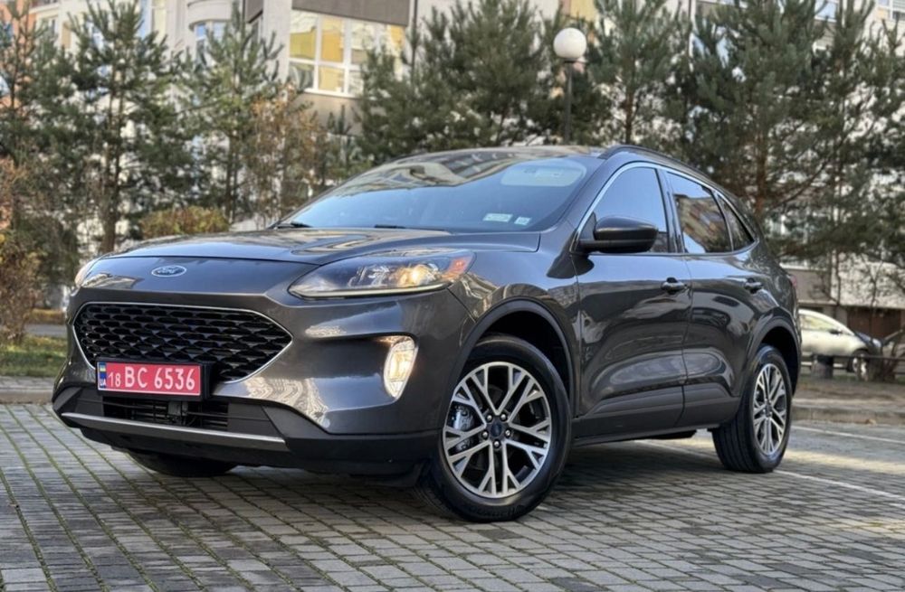 Ford Escape 2020 рік