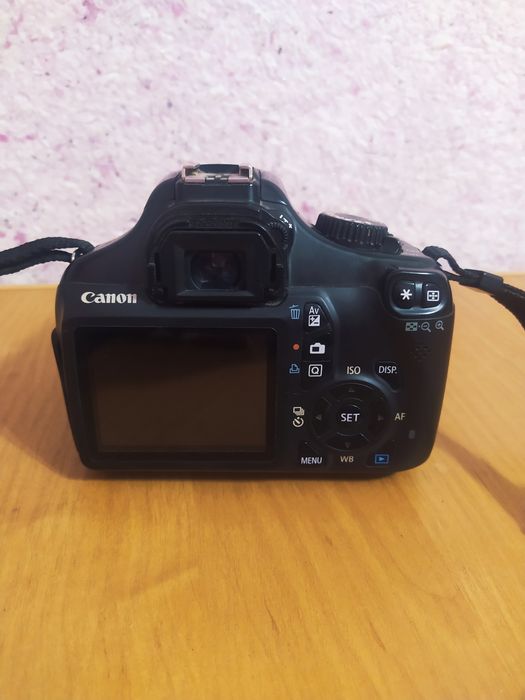 Продам дзеркальний фотоапарат