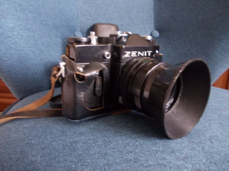 Sprzedam aparat fotograficzny ZENIT TTL z lampą błyskową