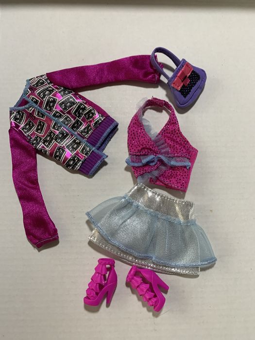 Аутфіти для ляльок Барбі