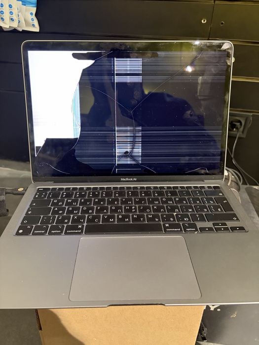 Macbook air m1 2020 space gray 8/256 на запчастини