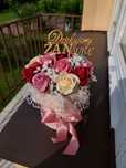 Flowerbox z pachnących róż mydlanych na zakończenie roku szkolnego itp