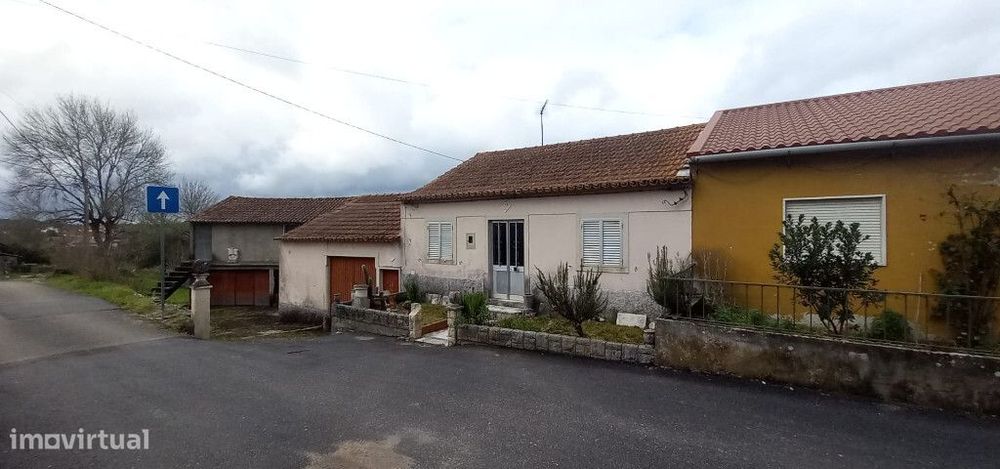 Moradia Geminada M3 com garagem em zona de São Martinho de Árvore