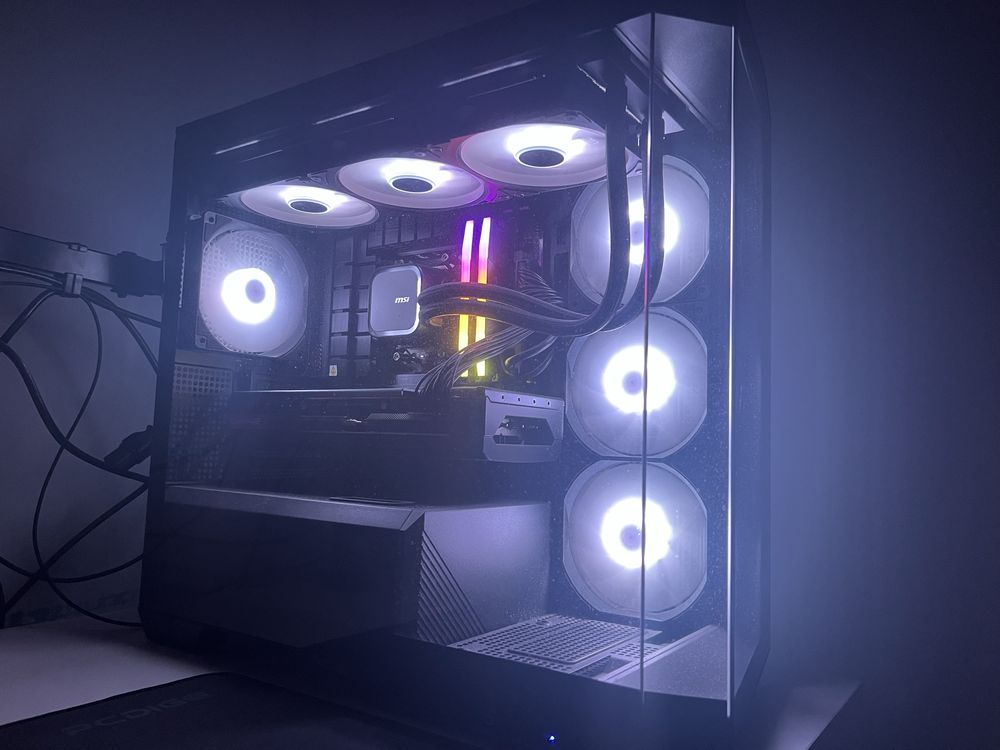 • Setup Gaming Completo Como novo! : PC + Monitor + Periféricos