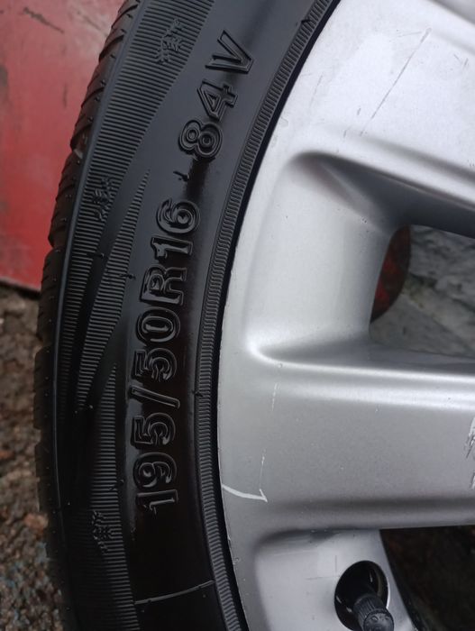 Зимова гума 195/50R16 гарний стан 2023