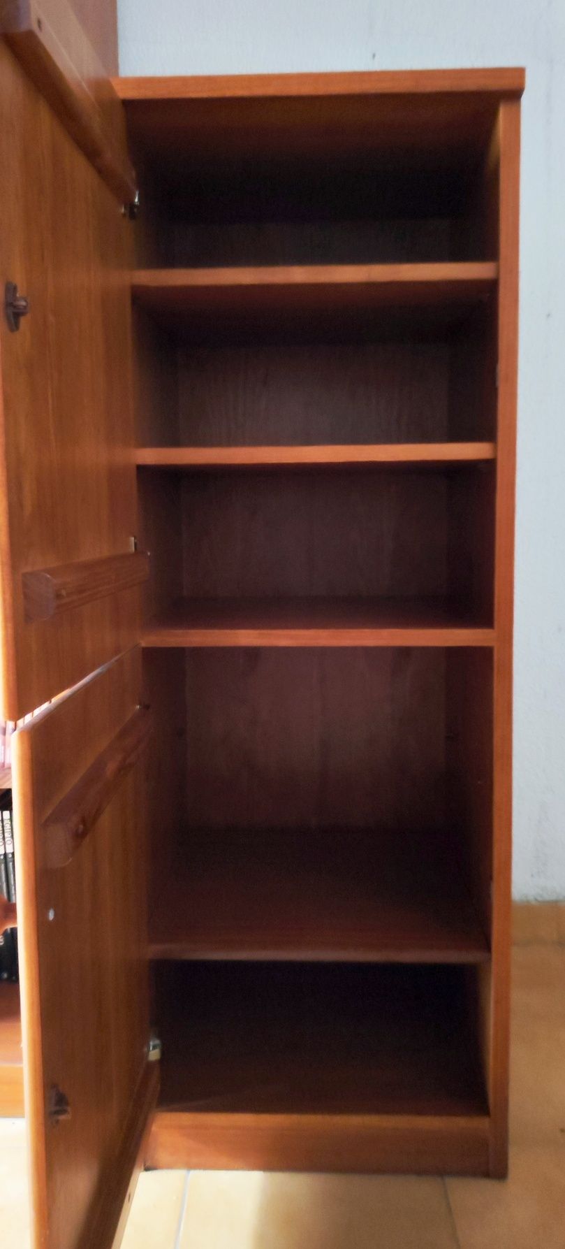 Vendo Mobília Sala - Cristaleira, Móvel 2 portas, Estante e Móvel TV