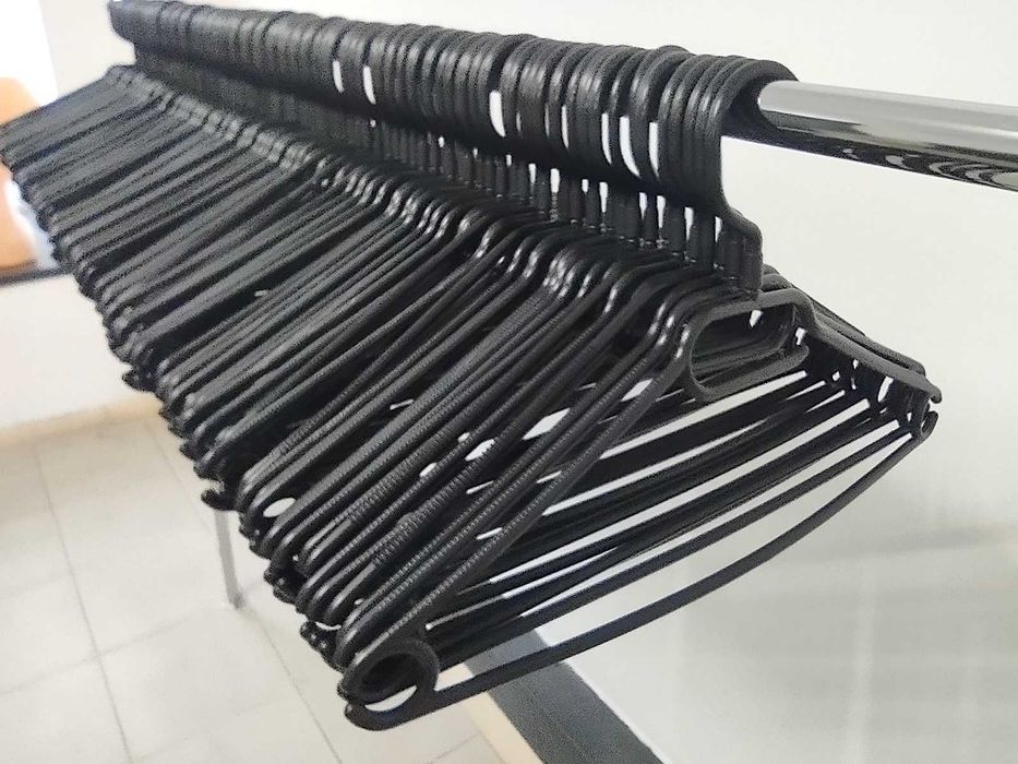 Wieszaki obrotowe czarne