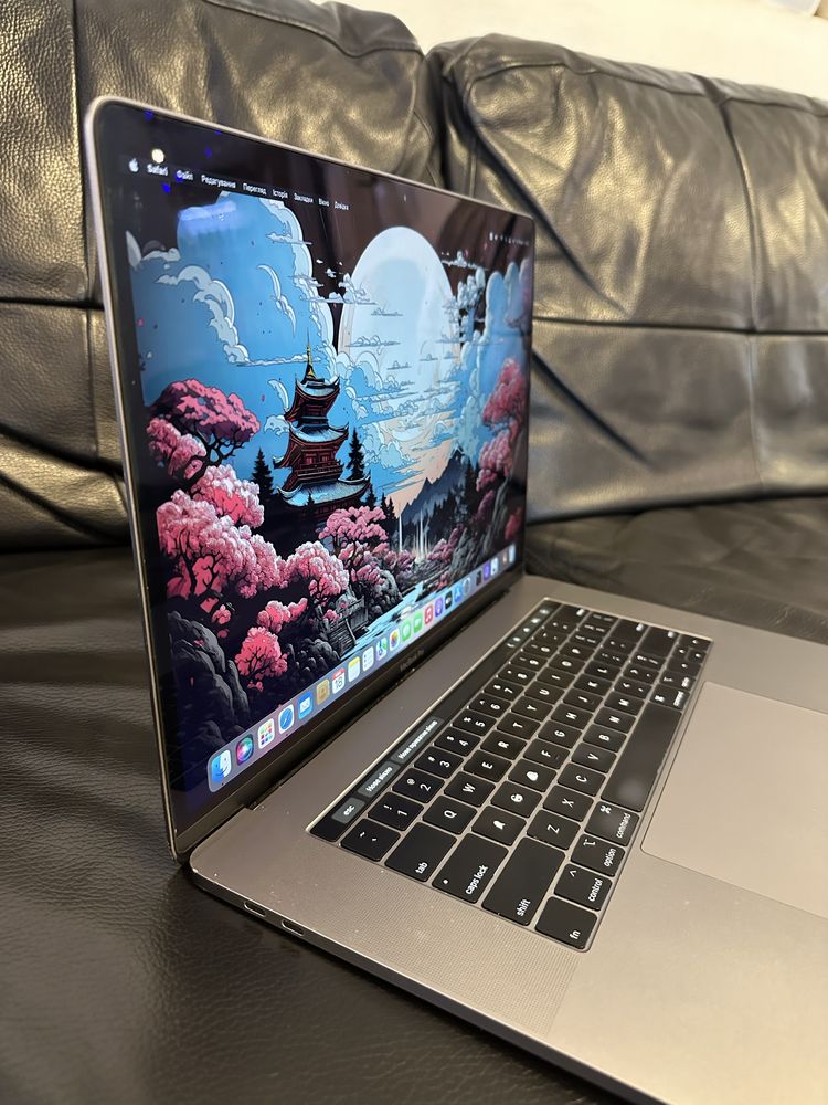 Apple MacBook Pro 15” 2018 i7/32/512 GB MDM