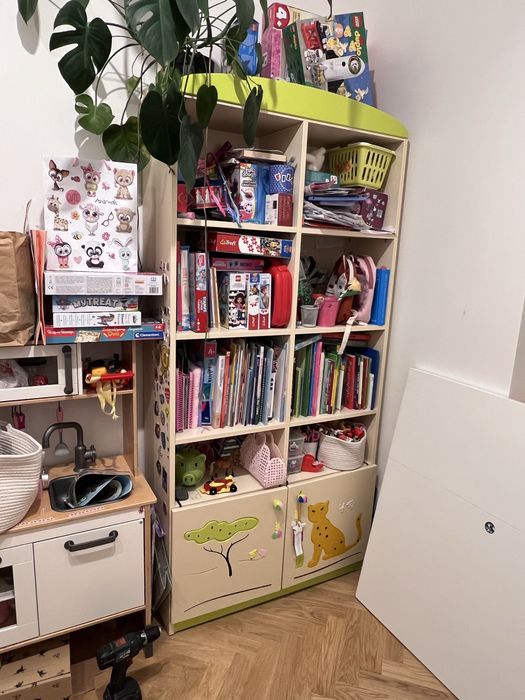 Zestaw mebli Meblik Safari łóżeczko regał skrzynia