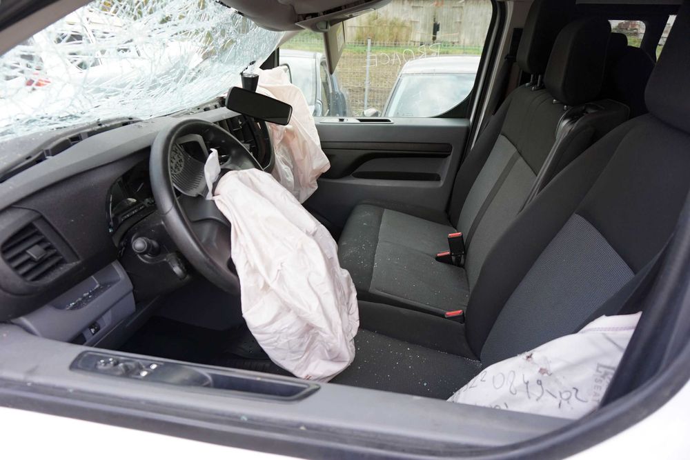 Toyota Proace samochód powypadkowy.