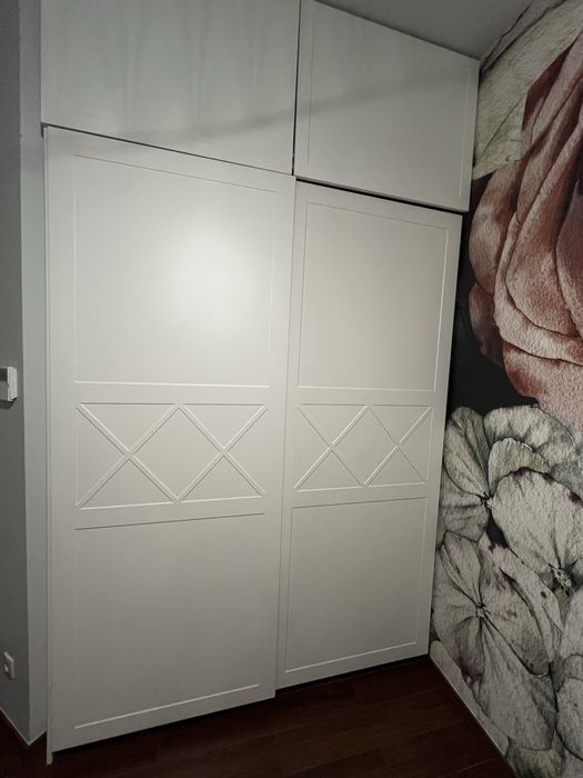 Biała zabudowa drzwi przesuwne okazja