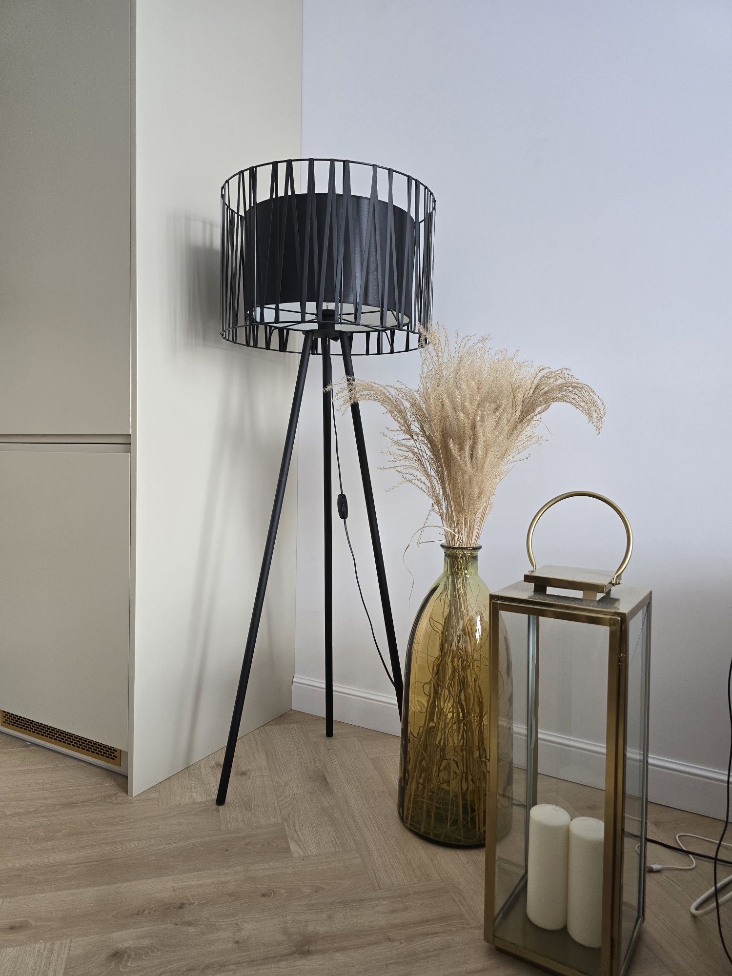 Lampa stojaca Loft czarna,
