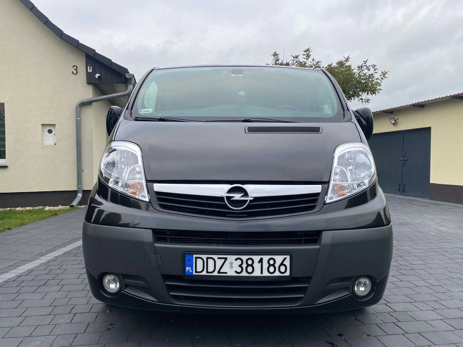 Opel Vivaro 2.5 CDTI 147 KM Oryg.Brygadówka  6-Cio Osobowy Zadbany PL