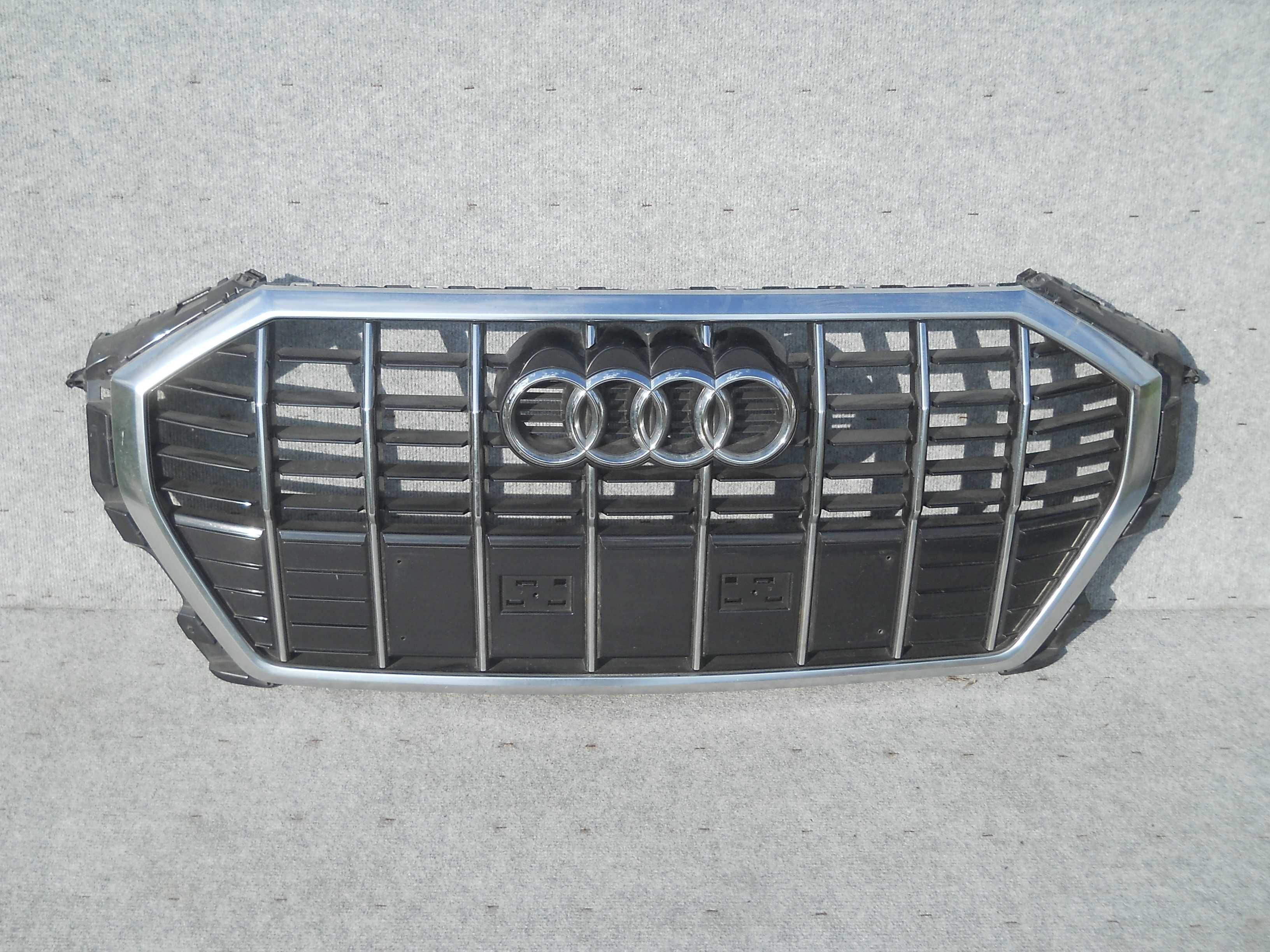 AUDI Q3 S LINE 83A 19- grill atrapa przód