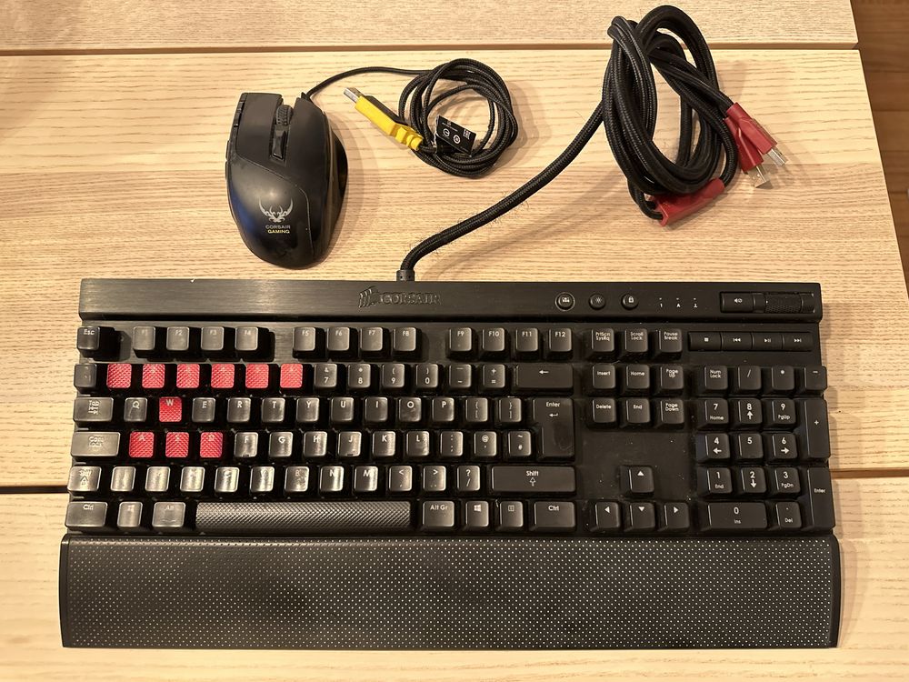 Conjunto Teclado e Rato Corsair