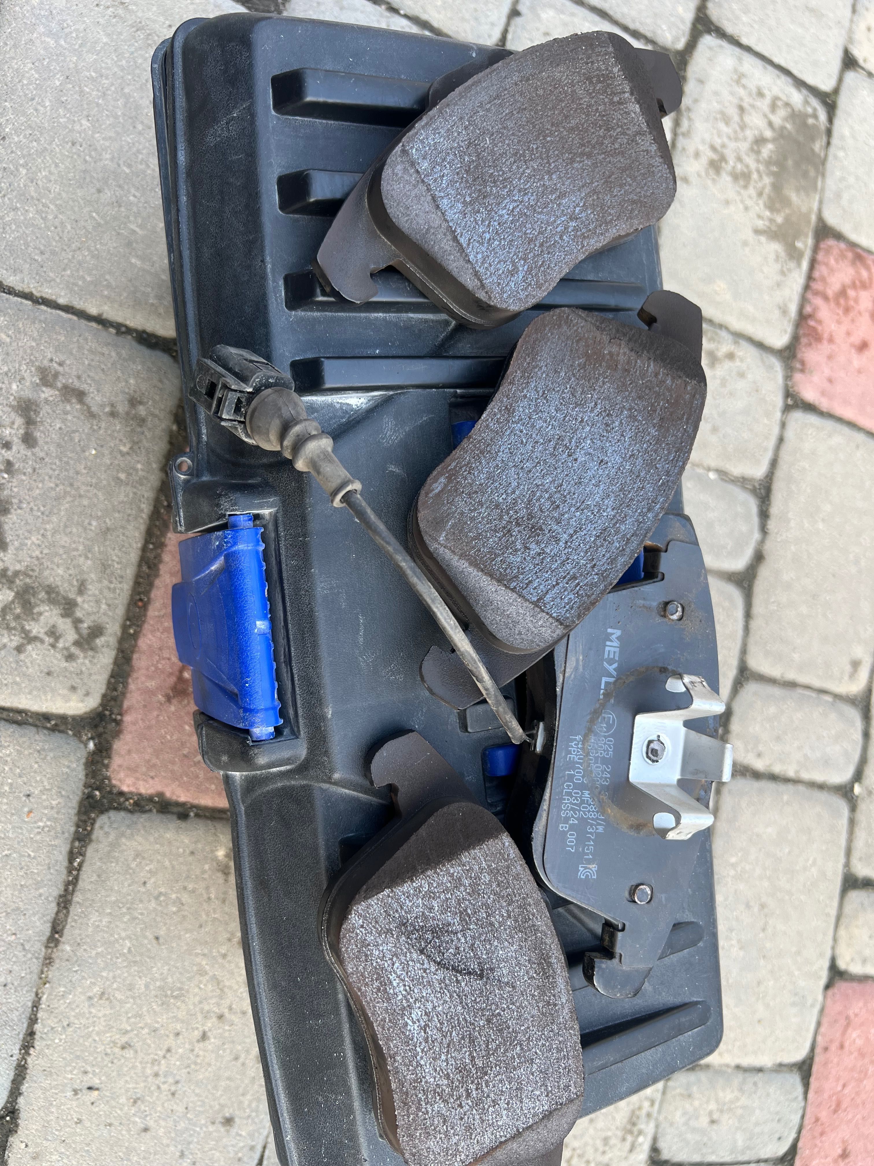 Гальмівні колодки 0025 243 3219/W Meyle Тормозные колодки