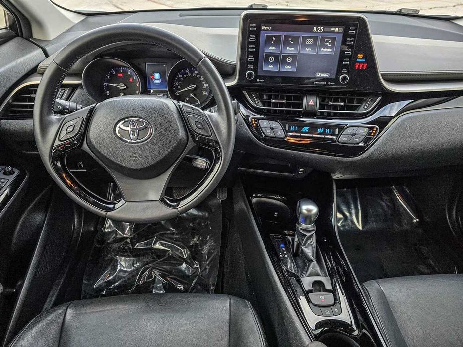 Toyota C-HR LE      2020