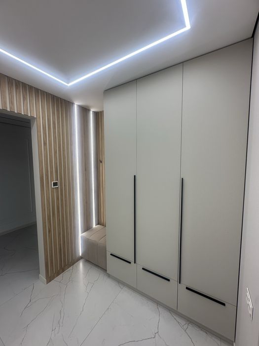 Шафа. Передпокій. Прихожа. Гардероб.