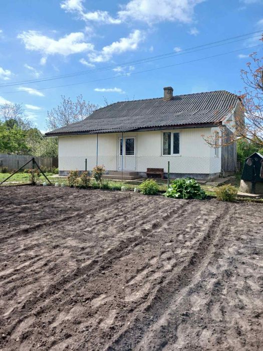 Продаж будинку в центрі села