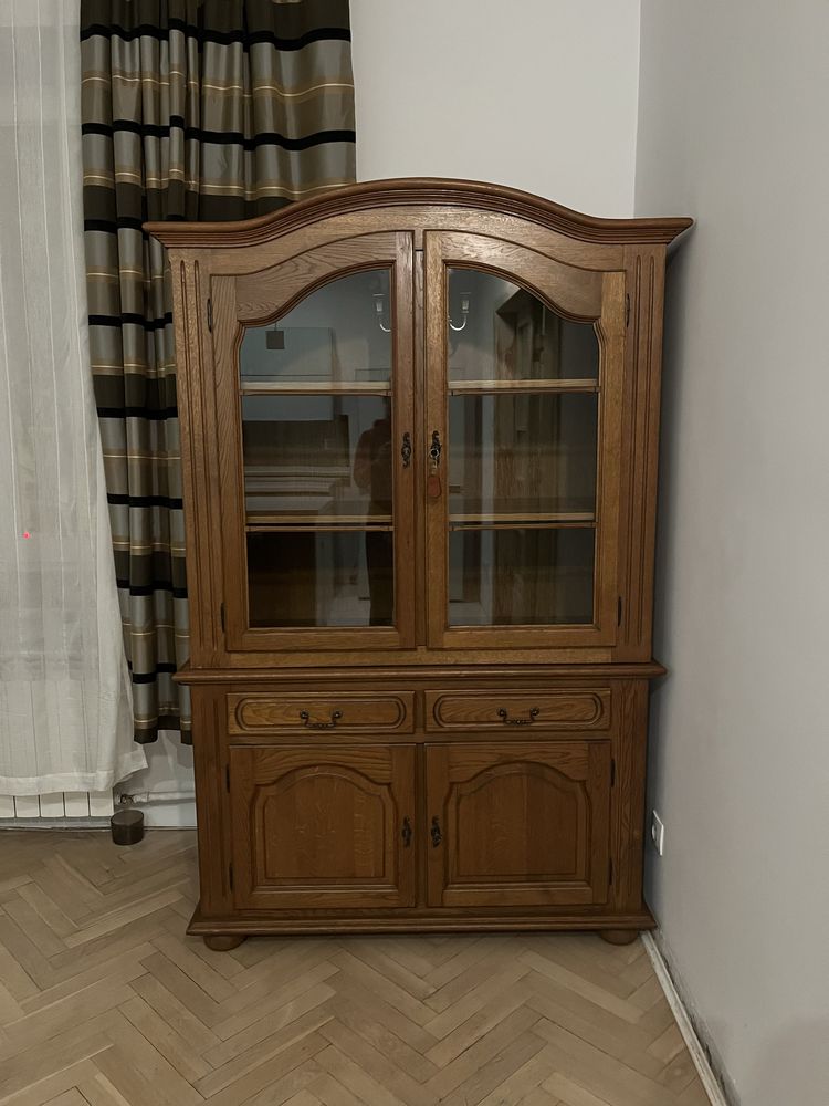 Kredens dębowy witryna