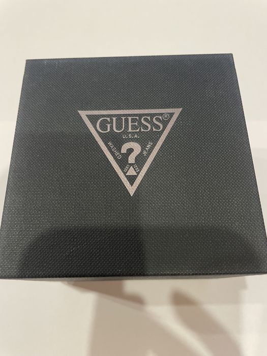 Продам стильные женские часы guess