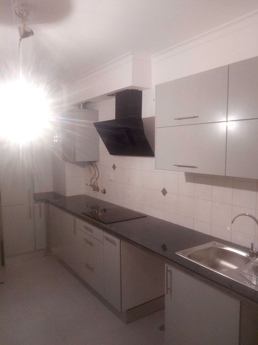 Montagem de Cozinhas , Roupeiros e pavimentos